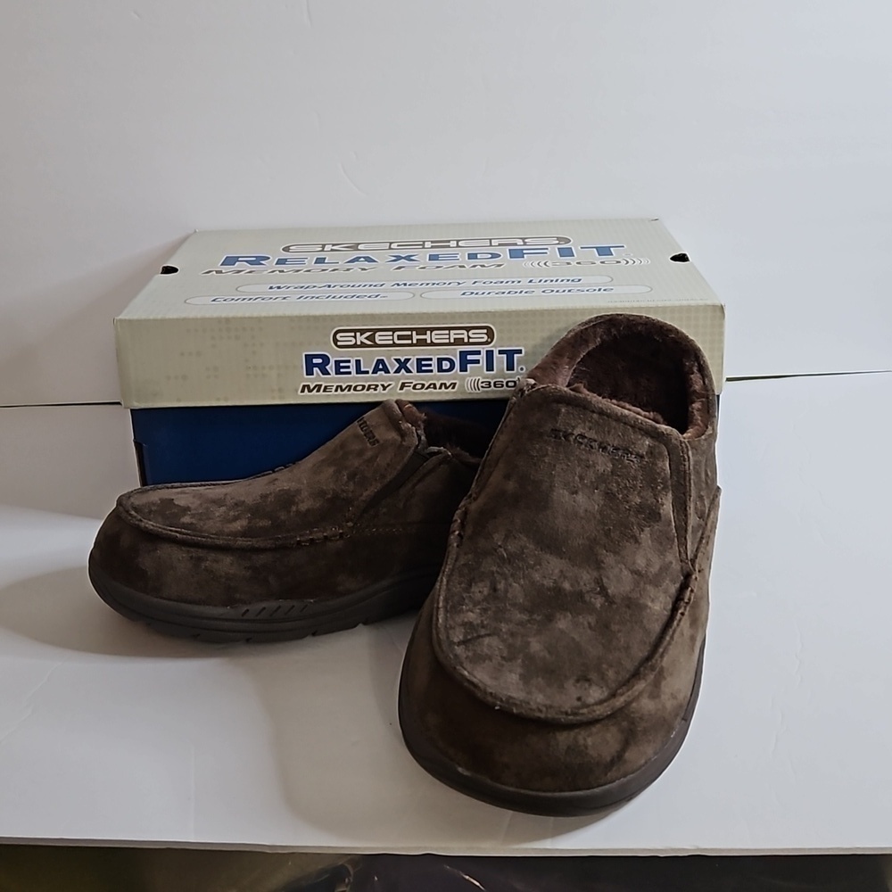 Skecher Relaxed Fit Memory Form Expected Slippers SZ 9 Brown  NIB